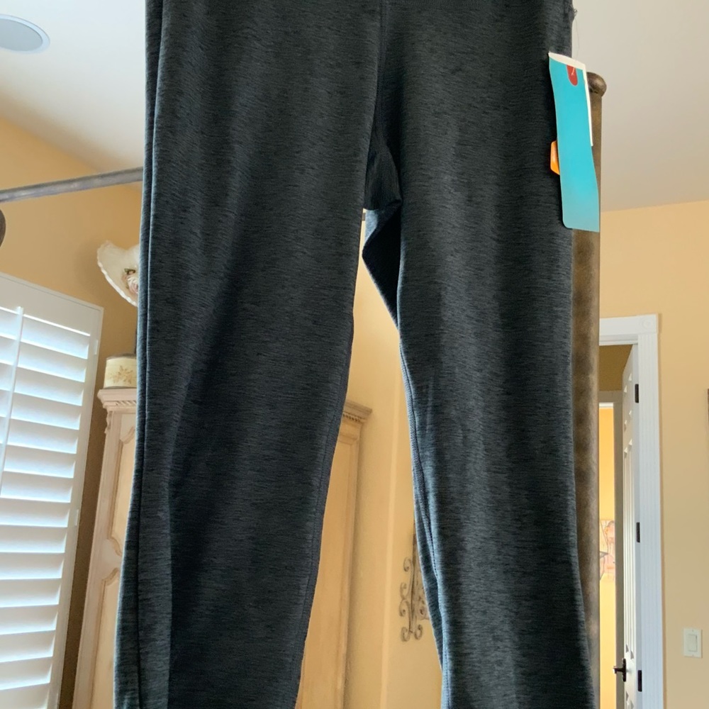 Black and gray heather capri